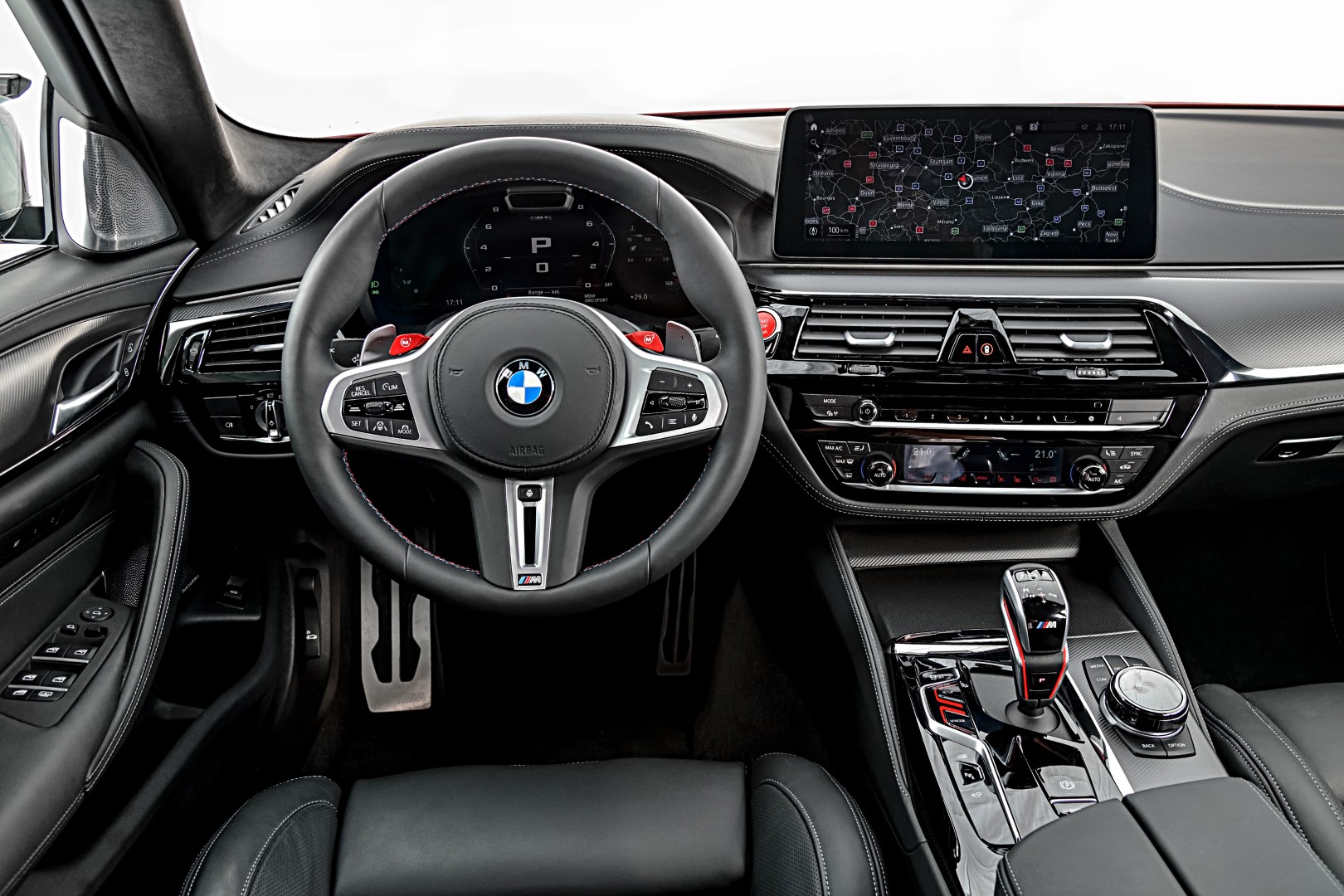 2022 BMW M5 interior