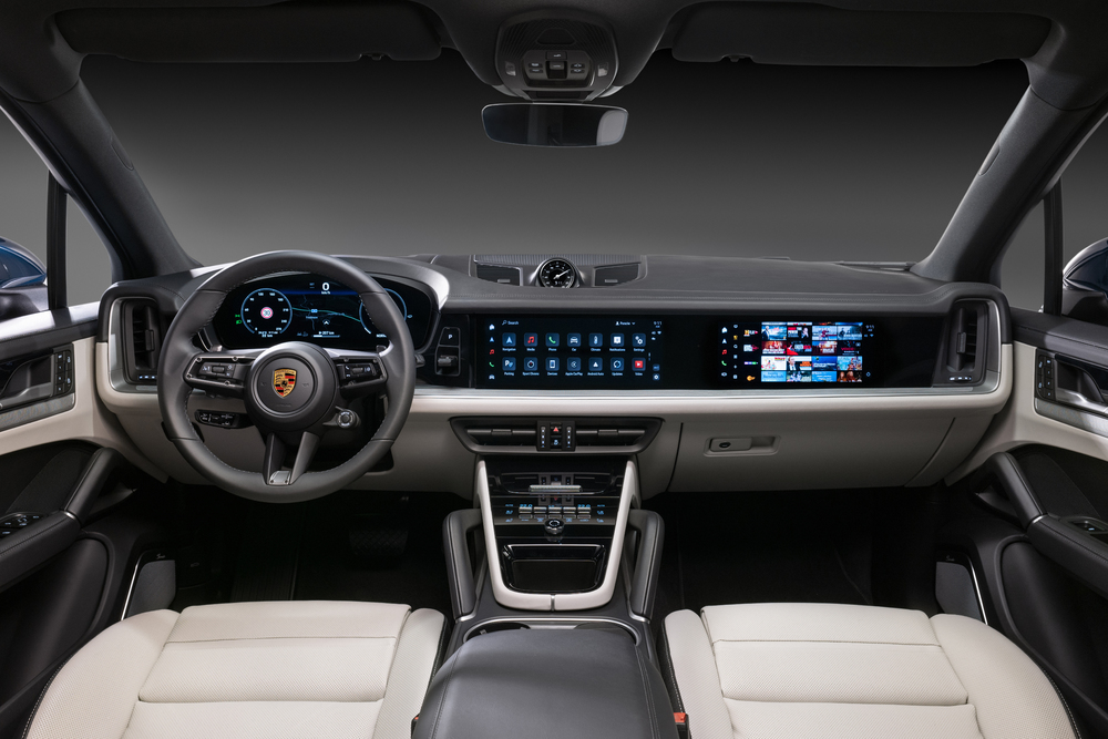2023 Porsche Cayenne cockpit