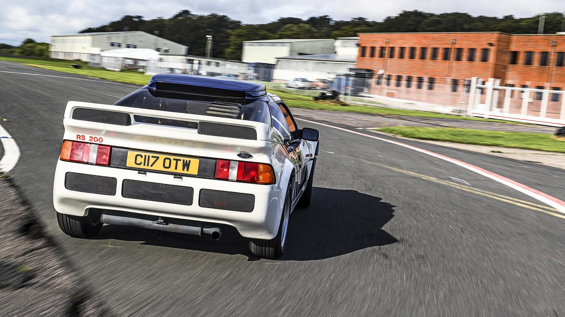 4. Ford RS200
