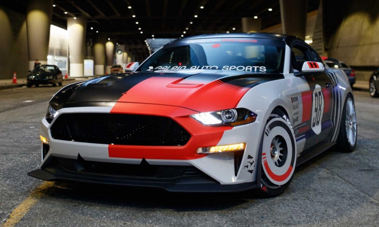 This is a 700bhp Ford Mustang with retro turbofan wheels