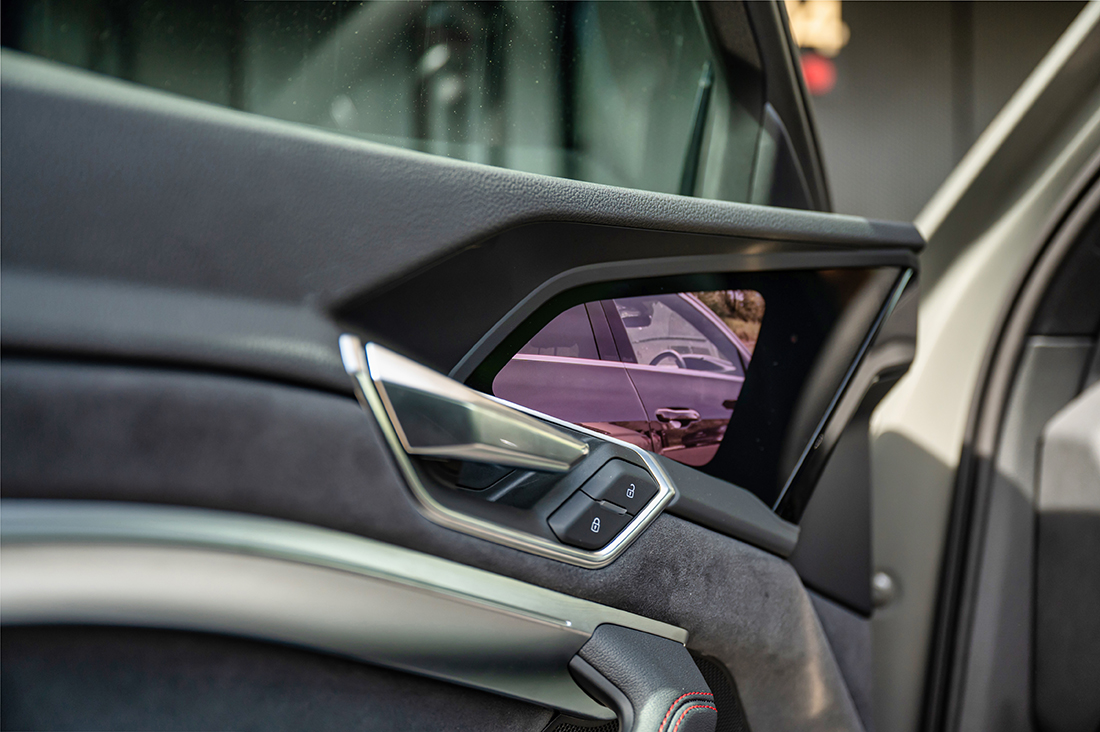 2023 Audi Q8 e-tron 55 First Drive Review - Virtual mirror