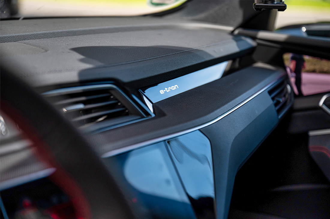 2023 Audi Q8 e-tron 55 First Drive Review - Dashboard