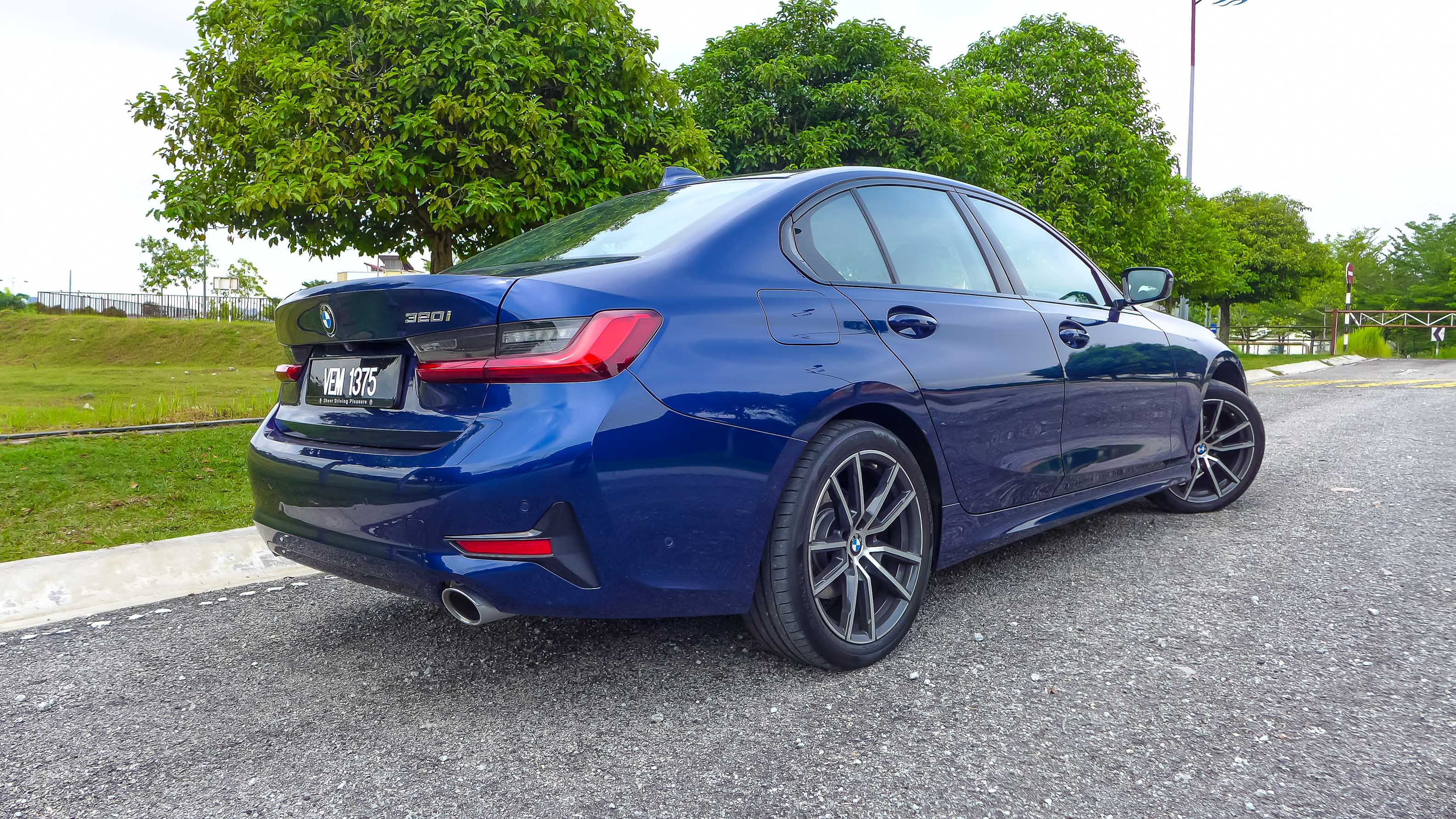 TopGear 2022 BMW 320i Sport  review the G20 s sweet spot 