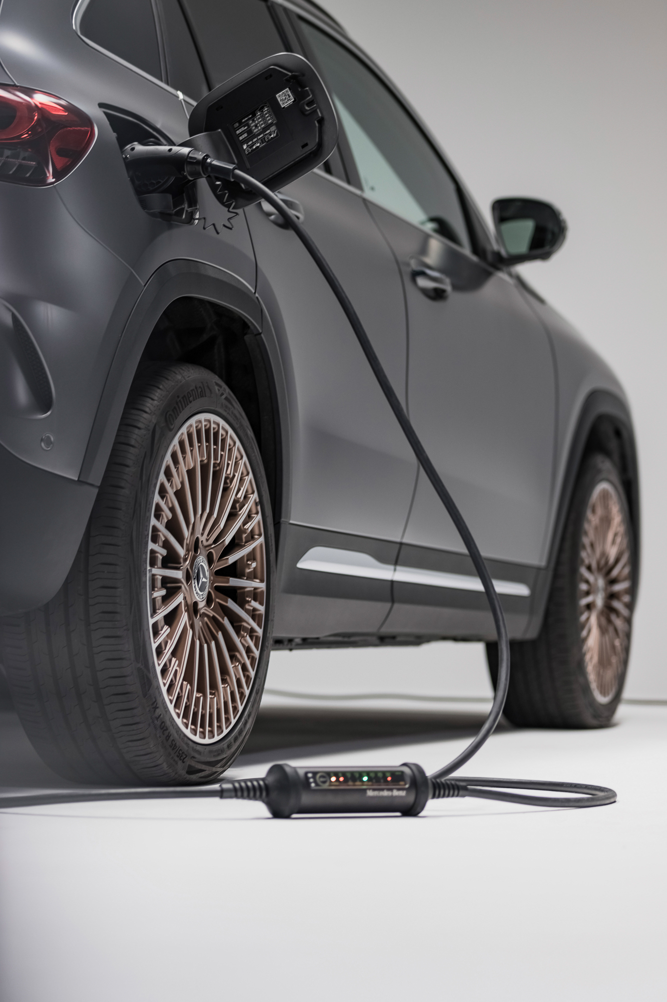 TopGear MercedesBenz introduces Flexible Charging System with multi