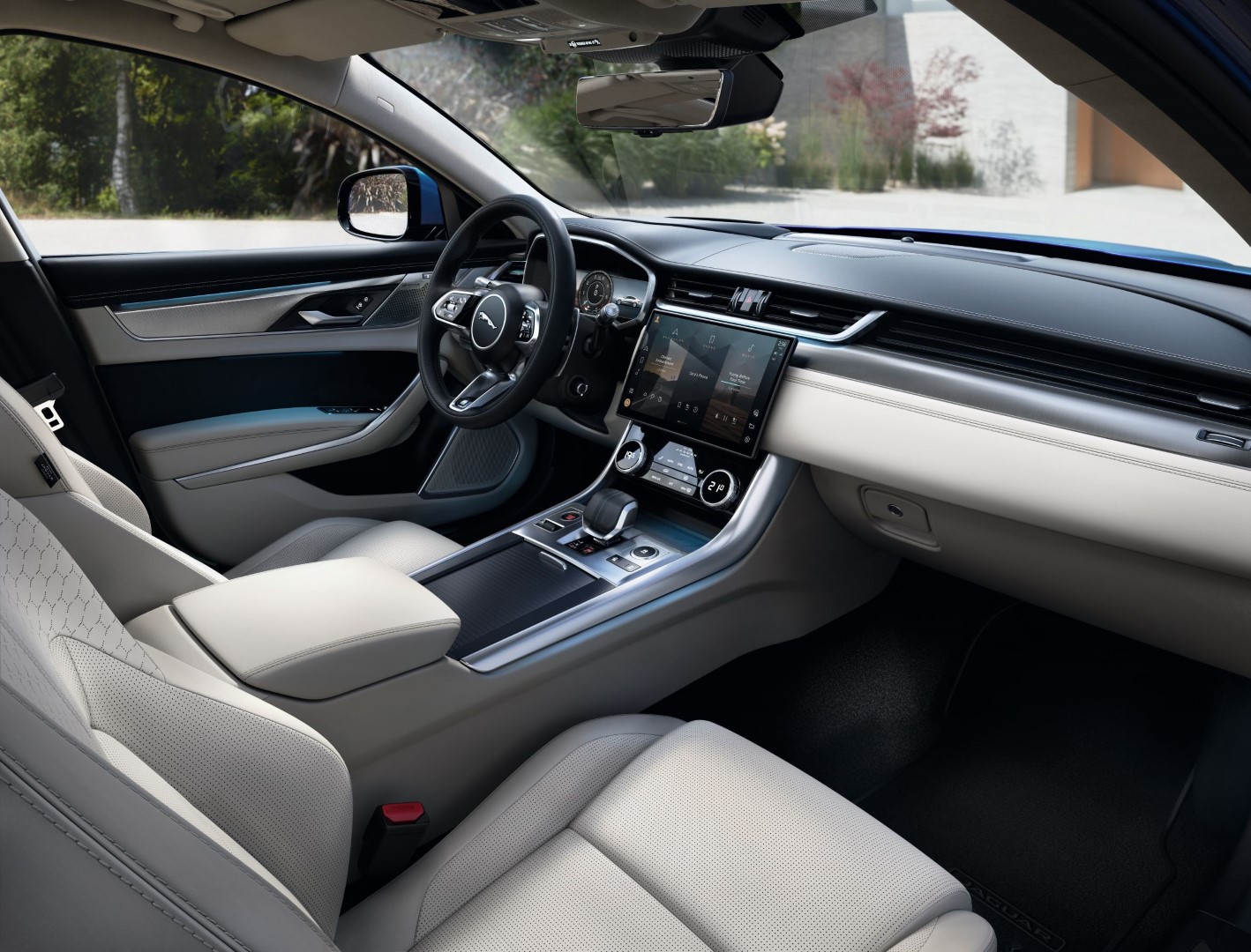 2022 Jaguar XF interior