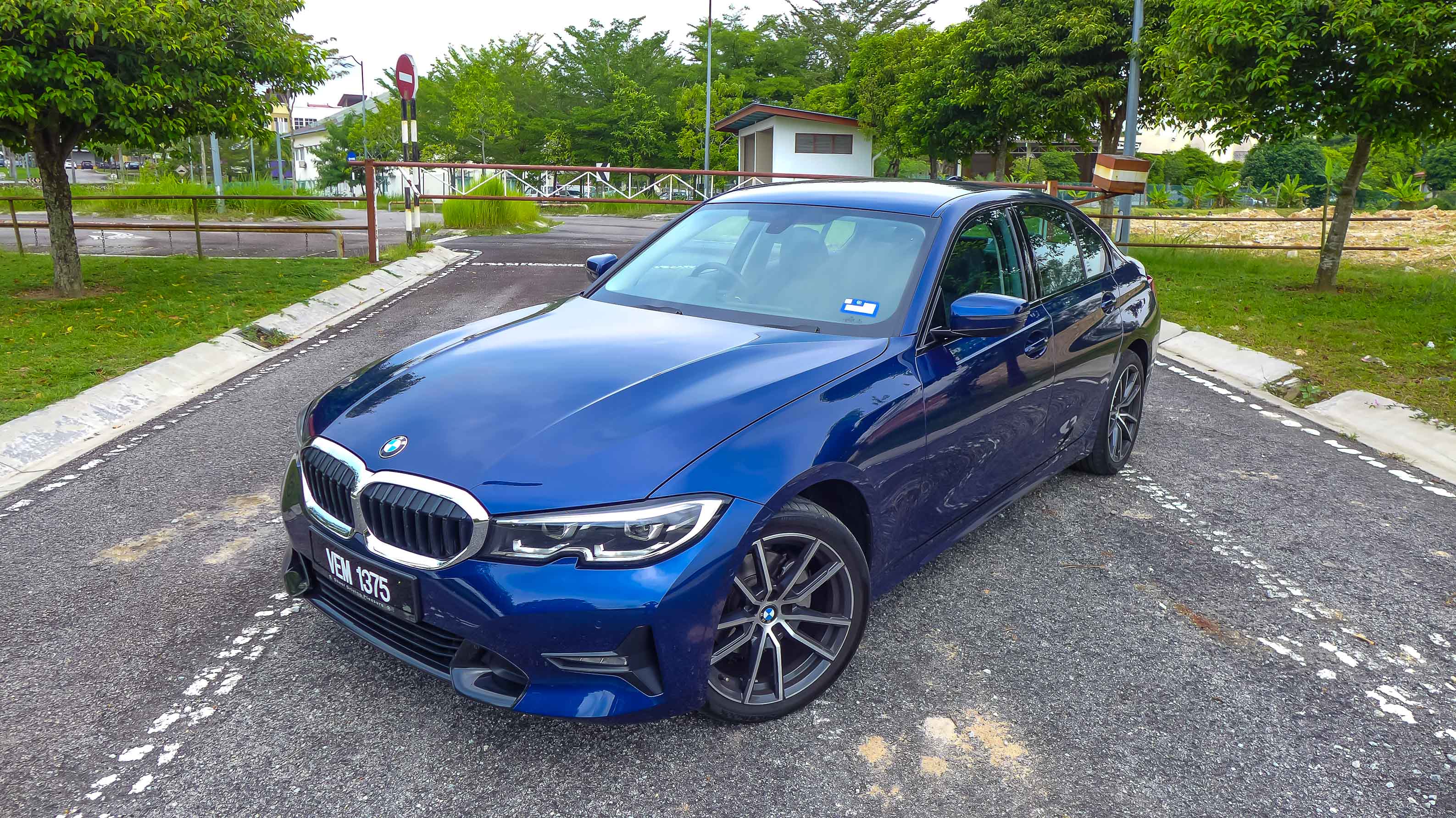 Topgear Bmw 3i Sport Review The G S Sweet Spot For Malaysian Roads