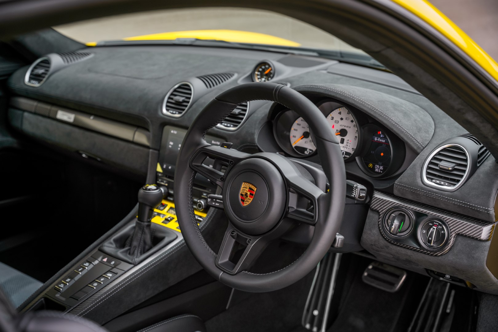 Porsche 718 Cayman GT4 RS interior
