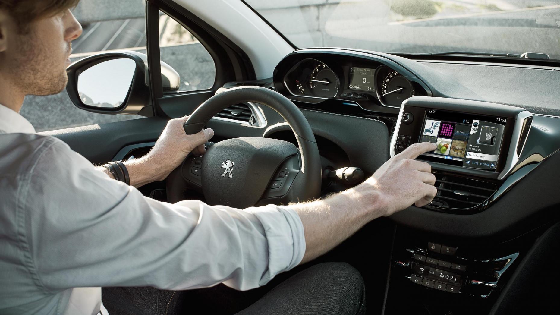 5. Peugeot reinvents the steering wheel (2012)