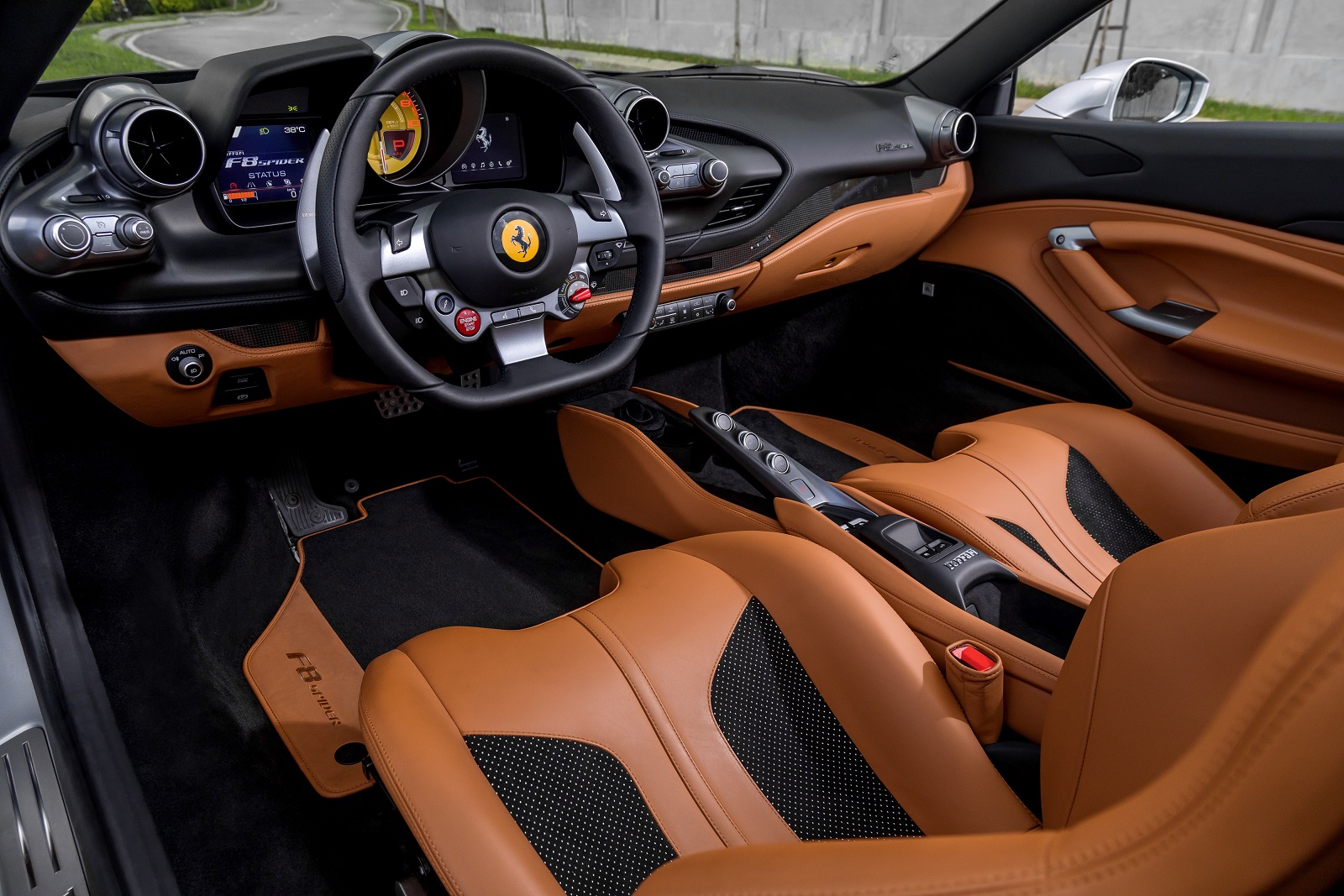 Ferrari_F8_Spider_interior