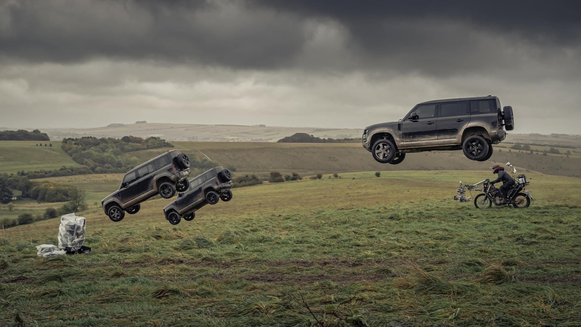 Video: The new Land Rover Defender can fly