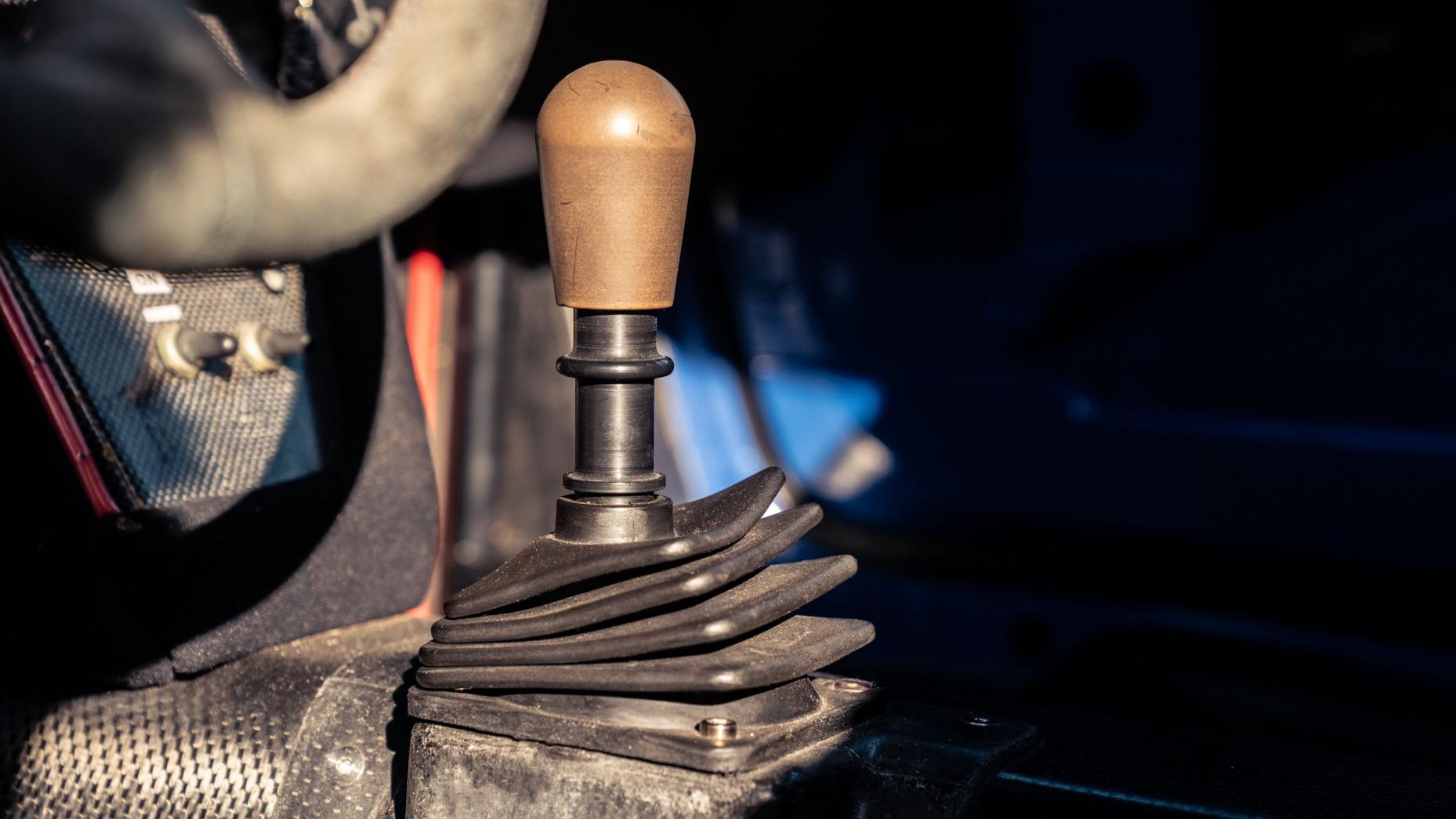 Yes, a manual gearbox