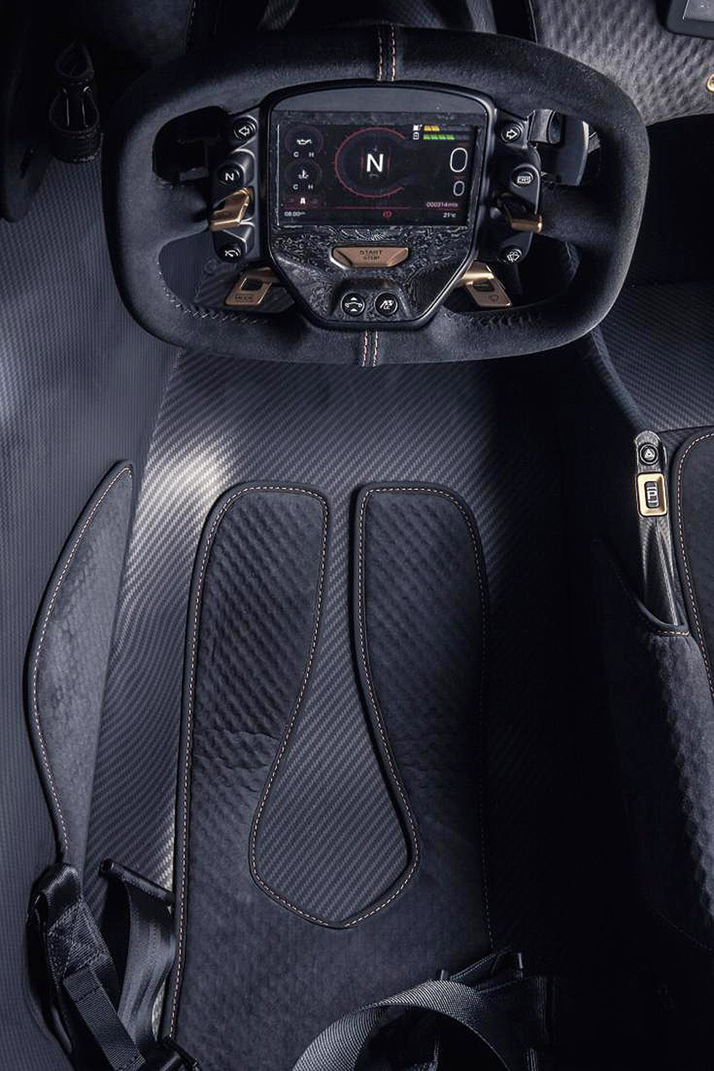 Aston Martin Valkyrie 13