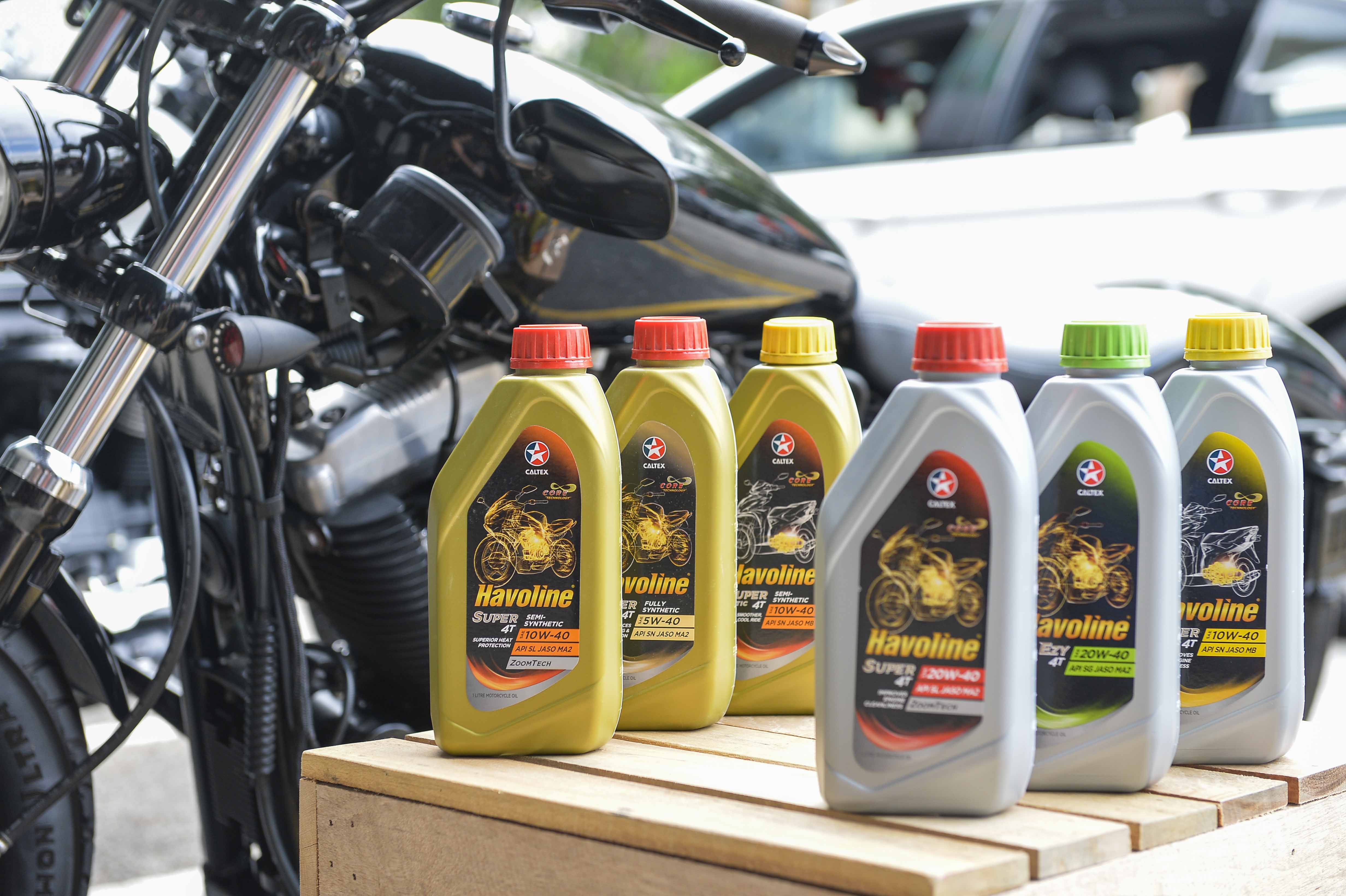 Масло для иномарок. Масла для мототехники. Мотоциклетное масло. Масло Havoline для мотоциклов. Мотобайк масло.